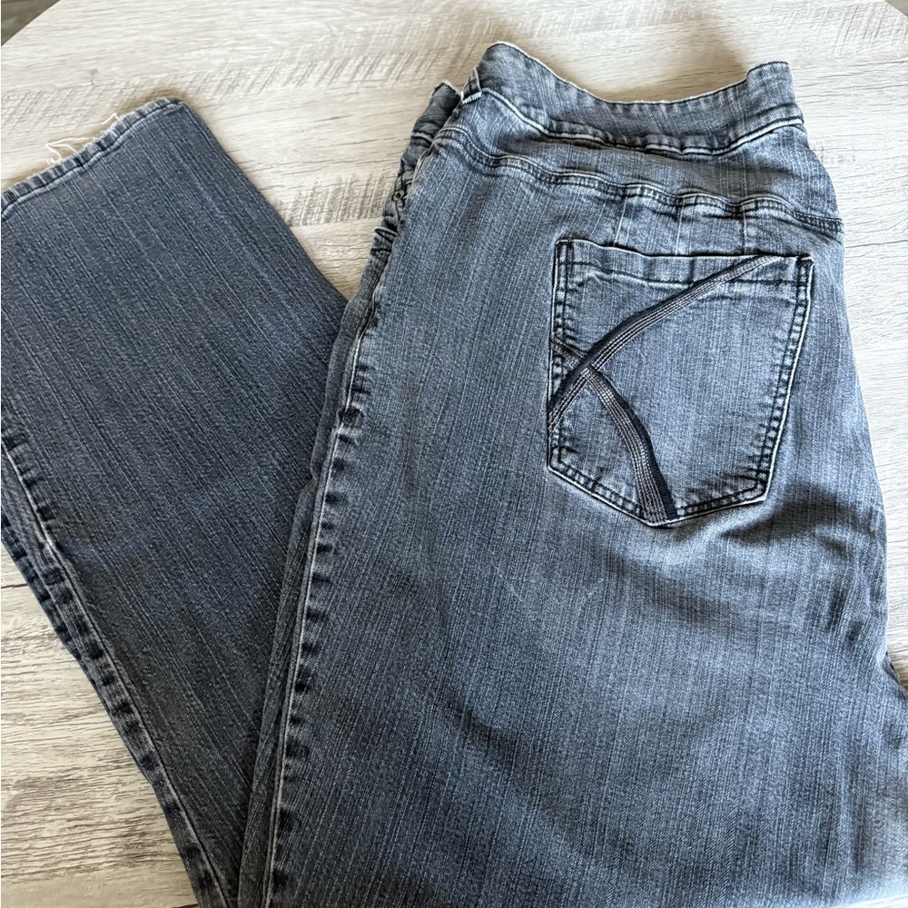 Venezia By Lane Bryant Medium Wash Straight Leg Jeans 6 Or A 26W Woman’s Plus